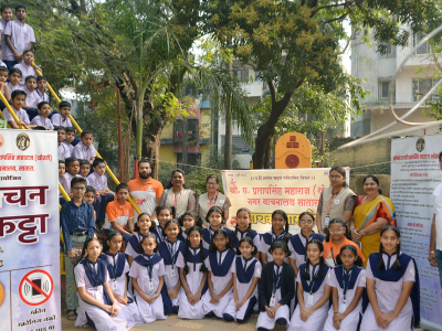 वाचन कट्टा उपक्रमाचा शुभारंभ-हिंदवी पब्लिक स्कूलचे विद्यार्थी व शिक्षक