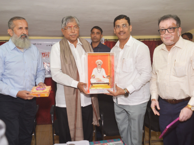 आदरणीय चंद्रकांतदादा पाटील यांचा सत्कार करताना अध्यक्ष अमित कुलकर्णी,उपाध्यक्ष अतुल दोशी,विश्वस्त समिती अध्यक्ष अनंतराव जोशी