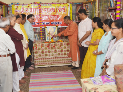 सदर बाजार शाखेत दिवाळी अंक योजनेचे उद्घाटन करताना उद्योजक मा.बाळासाहेब गोनुगडे